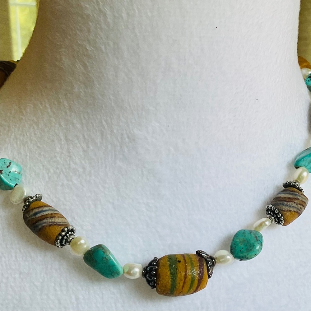 Beautiful handmade beaded necklace 17”